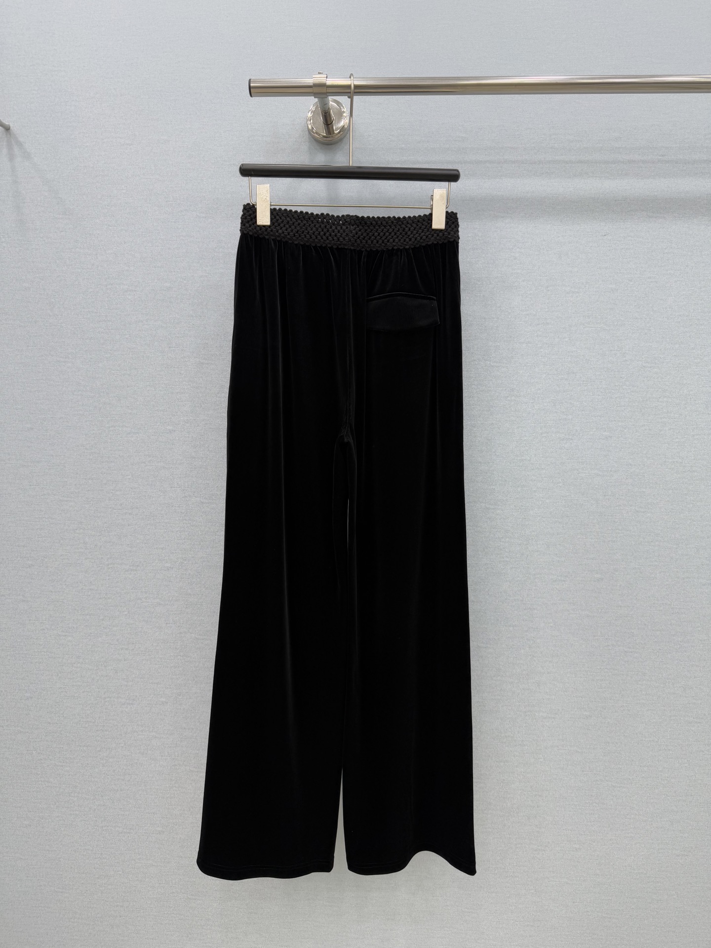 🛒𝐍𝐄𝐖 · 𝟐𝟎𝟐6/爆款现货 【秋冬上新】Miu*｜编织花边贴布绣丝绒休闲裤 精致千金风穿搭 常规版型包容性好 进口