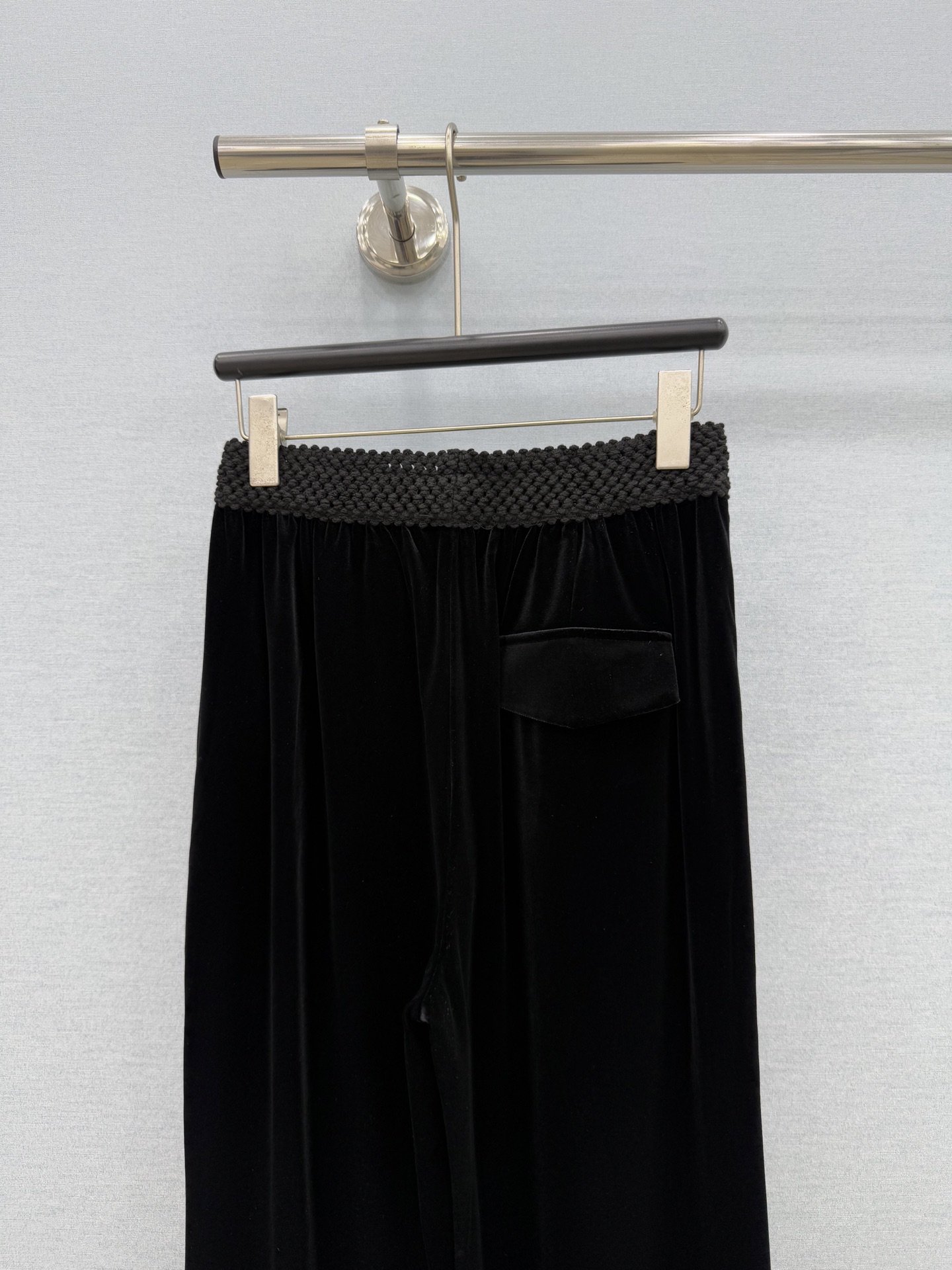 🛒𝐍𝐄𝐖 · 𝟐𝟎𝟐6/爆款现货 【秋冬上新】Miu*｜编织花边贴布绣丝绒休闲裤 精致千金风穿搭 常规版型包容性好 进口