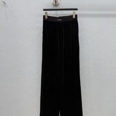 🛒𝐍𝐄𝐖 · 𝟐𝟎𝟐6/爆款现货 【秋冬上新】Miu*|编织花边贴布绣丝绒休闲裤 精致千金风穿搭 常规版型包容性好 进口 🛒𝐍𝐄𝐖 · 𝟐𝟎𝟐6/爆款现货 【秋冬上新】Miu*|编织花边贴布绣丝绒休闲裤 精致千金风穿搭 常规版型包容性好 进口