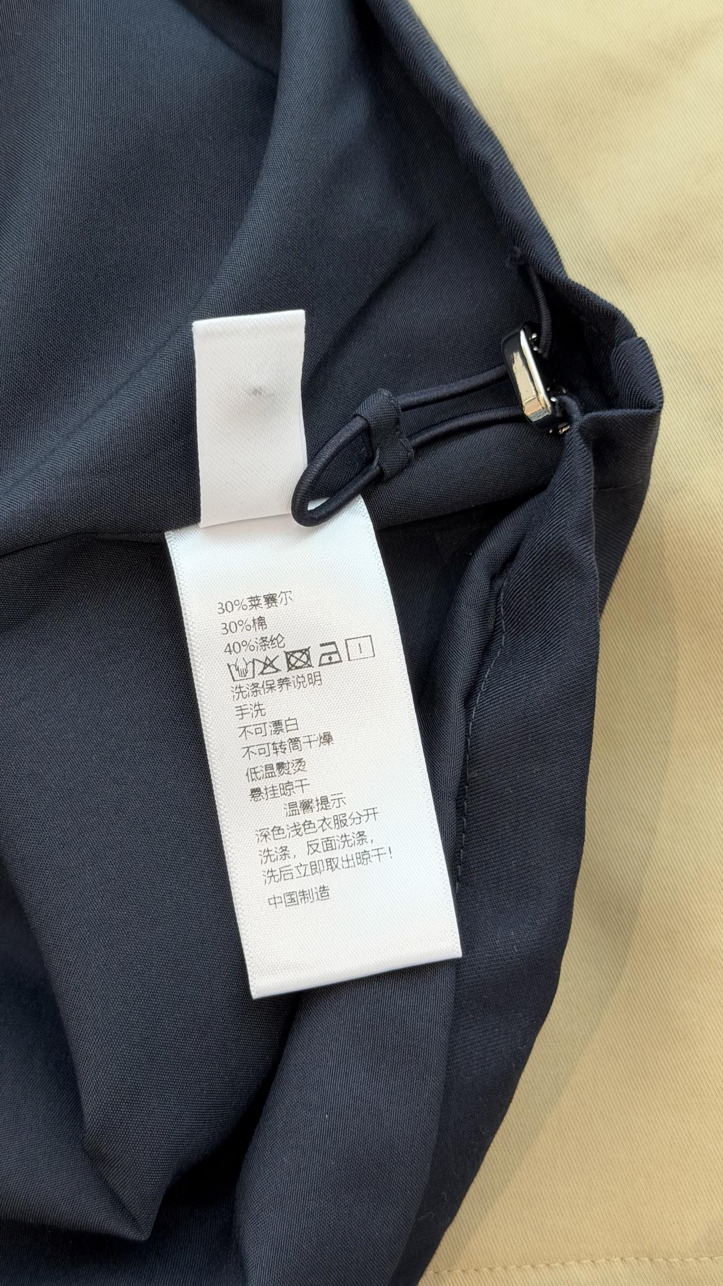 🛒𝐍𝐄𝐖 · 𝟐𝟎𝟐6/爆款现货 【秋冬上新】原创｜26新款小香风工装式套装 高端定制带帽双拉链马甲外套，搭配织带松紧腰