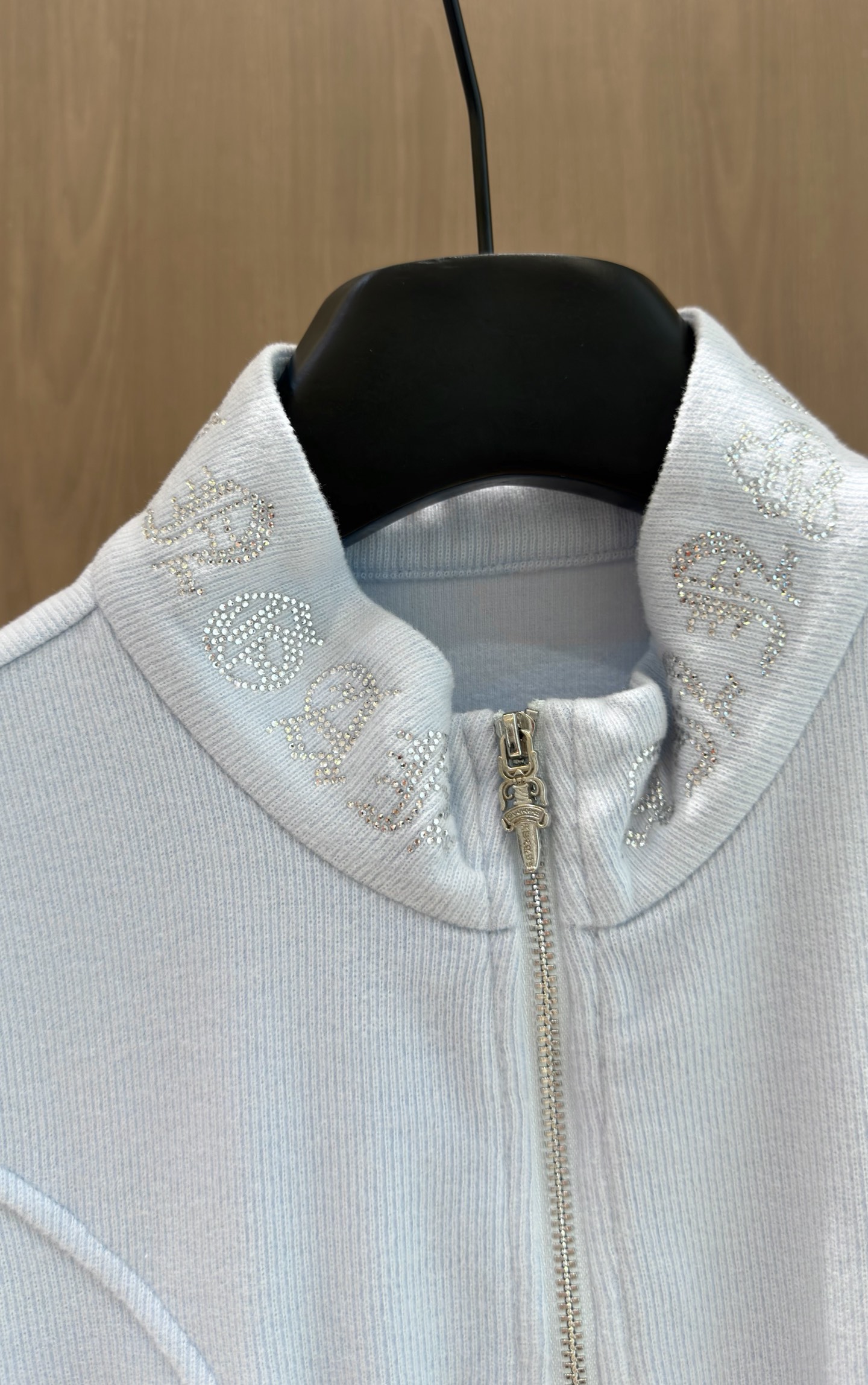 🛒𝐍𝐄𝐖 · 𝟐𝟎𝟐6/爆款现货 【秋冬上新】Ch*｜26新品经典立领烫钻长裤套装！ 高端定制骨位双拉链上衣  搭配松弛
