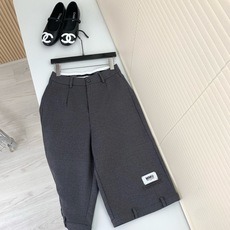 🛒𝐍𝐄𝐖 · 𝟐𝟎𝟐6/爆款现货 原创|26早秋贴标装饰七分休闲裤 高版出品!定制西裤面料,软而不硬透气舒适,经典质感, 🛒𝐍𝐄𝐖 · 𝟐𝟎𝟐6/爆款现货 原创|26早秋贴标装饰七分休闲裤 高版出品!定制西裤面料,软而不硬透气舒适,经典质感,