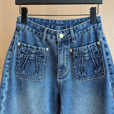 🛒𝐍𝐄𝐖 · 𝟐𝟎𝟐6/爆款现货 【秋冬上新】设计师|26新款双口袋蝴蝶结压花直筒牛仔裤 爆单款 气质女神必入 定制 🛒𝐍𝐄𝐖 · 𝟐𝟎𝟐6/爆款现货 【秋冬上新】设计师|26新款双口袋蝴蝶结压花直筒牛仔裤 爆单款 气质女神必入 定制