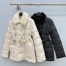 🛒𝐍𝐄𝐖 · 𝟐𝟎𝟐6/爆款现货 【秋冬上新】Mo*|26秋冬新品可拆卸毛领拼接羽绒服外套 配定制腰带 订制纽扣 90 🛒𝐍𝐄𝐖 · 𝟐𝟎𝟐6/爆款现货 【秋冬上新】Mo*|26秋冬新品可拆卸毛领拼接羽绒服外套 配定制腰带 订制纽扣 90