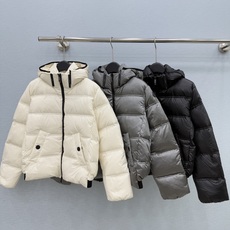 🛒𝐍𝐄𝐖 · 𝟐𝟎𝟐6/爆款现货 【秋冬上新】Mo*|26秋冬新品Sen黑标珠光羽绒服外套 订制拉链 下摆橡筋拼接 🛒𝐍𝐄𝐖 · 𝟐𝟎𝟐6/爆款现货 【秋冬上新】Mo*|26秋冬新品Sen黑标珠光羽绒服外套 订制拉链 下摆橡筋拼接