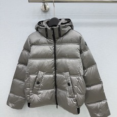 🛒𝐍𝐄𝐖 · 𝟐𝟎𝟐6/爆款现货 【秋冬上新】Mo*|26秋冬新品Sen黑标珠光羽绒服外套 订制拉链 下摆橡筋拼接 🛒𝐍𝐄𝐖 · 𝟐𝟎𝟐6/爆款现货 【秋冬上新】Mo*|26秋冬新品Sen黑标珠光羽绒服外套 订制拉链 下摆橡筋拼接