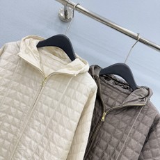 🛒𝐍𝐄𝐖 · 𝟐𝟎𝟐6/爆款现货 【秋冬上新】Mo*|26秋冬新品斗篷式棉服外套 订制纽扣 大工厂订制压线设计! 云 🛒𝐍𝐄𝐖 · 𝟐𝟎𝟐6/爆款现货 【秋冬上新】Mo*|26秋冬新品斗篷式棉服外套 订制纽扣 大工厂订制压线设计! 云