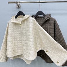 🛒𝐍𝐄𝐖 · 𝟐𝟎𝟐6/爆款现货 【秋冬上新】Mo*|26秋冬新品斗篷式棉服外套 订制纽扣 大工厂订制压线设计! 云 🛒𝐍𝐄𝐖 · 𝟐𝟎𝟐6/爆款现货 【秋冬上新】Mo*|26秋冬新品斗篷式棉服外套 订制纽扣 大工厂订制压线设计! 云
