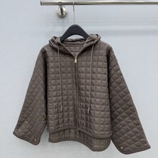 🛒𝐍𝐄𝐖 · 𝟐𝟎𝟐6/爆款现货 【秋冬上新】Mo*|26秋冬新品斗篷式棉服外套 订制纽扣 大工厂订制压线设计! 云 🛒𝐍𝐄𝐖 · 𝟐𝟎𝟐6/爆款现货 【秋冬上新】Mo*|26秋冬新品斗篷式棉服外套 订制纽扣 大工厂订制压线设计! 云