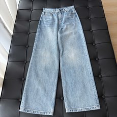 🛒𝐍𝐄𝐖 · 𝟐𝟎𝟐6/爆款现货 【秋冬新款】设计师|经典凯旋图压花直筒牛仔裤 采用高端定制面料,牛仔穿起来非常舒适 🛒𝐍𝐄𝐖 · 𝟐𝟎𝟐6/爆款现货 【秋冬新款】设计师|经典凯旋图压花直筒牛仔裤 采用高端定制面料,牛仔穿起来非常舒适