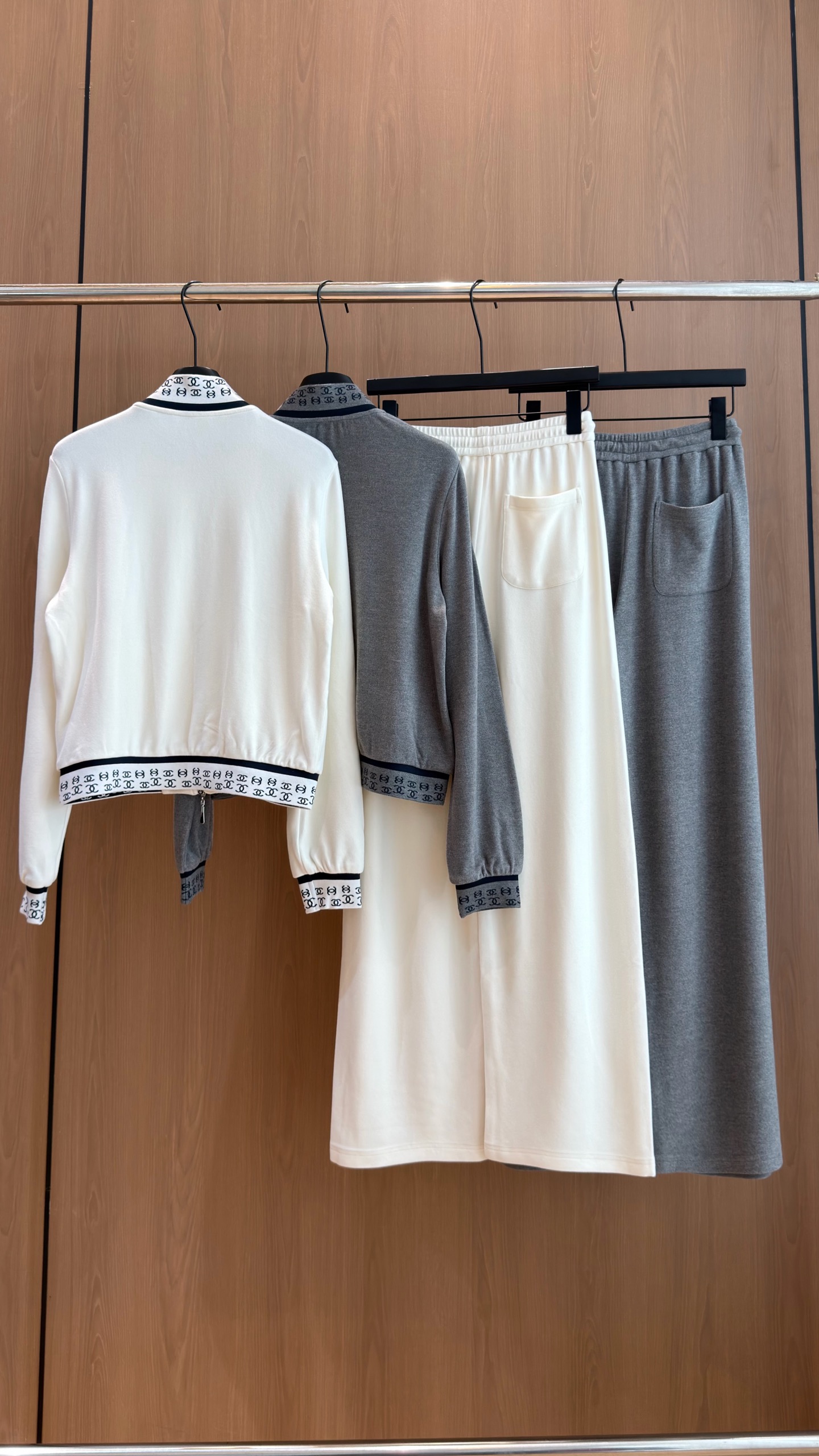 🛒𝐍𝐄𝐖 · 𝟐𝟎𝟐6/爆款现货 【秋冬上新】Ch*｜26新品经典立领提花织带外套长裤套装！ 高端定制双拉链上衣   搭