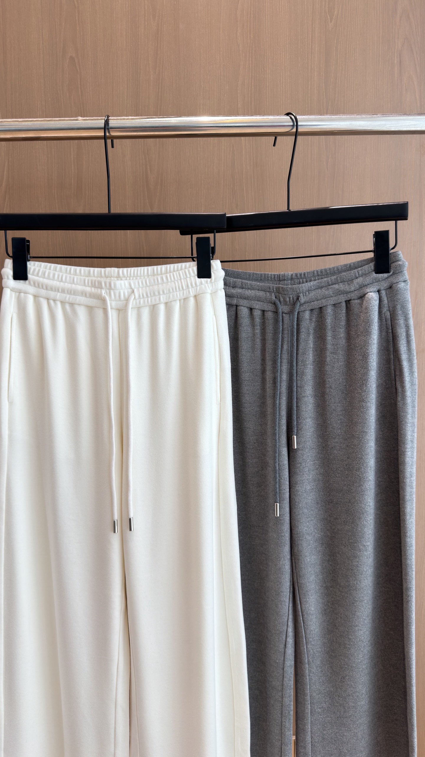 🛒𝐍𝐄𝐖 · 𝟐𝟎𝟐6/爆款现货 【秋冬上新】Ch*｜26新品经典立领提花织带外套长裤套装！ 高端定制双拉链上衣   搭