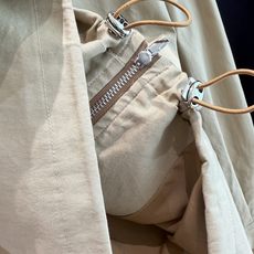 🛒𝐍𝐄𝐖 · 𝟐𝟎𝟐6/爆款现货 【秋冬上新】Mi* |26新款Miu系工装式套装 高端定制麂皮绒撞色双拉链外套,搭配撞 🛒𝐍𝐄𝐖 · 𝟐𝟎𝟐6/爆款现货 【秋冬上新】Mi* |26新款Miu系工装式套装 高端定制麂皮绒撞色双拉链外套,搭配撞