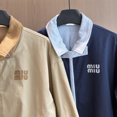🛒𝐍𝐄𝐖 · 𝟐𝟎𝟐6/爆款现货 【秋冬上新】Mi* |26新款Miu系工装式套装 高端定制麂皮绒撞色双拉链外套,搭配撞 🛒𝐍𝐄𝐖 · 𝟐𝟎𝟐6/爆款现货 【秋冬上新】Mi* |26新款Miu系工装式套装 高端定制麂皮绒撞色双拉链外套,搭配撞