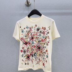 🛒𝐍𝐄𝐖 · 𝟐𝟎𝟐6/爆款现货 【原单品质】 Ch*|2026新款图文印花短袖T恤 高订面料,减龄百搭版型 ,上身的 🛒𝐍𝐄𝐖 · 𝟐𝟎𝟐6/爆款现货 【原单品质】 Ch*|2026新款图文印花短袖T恤 高订面料,减龄百搭版型 ,上身的