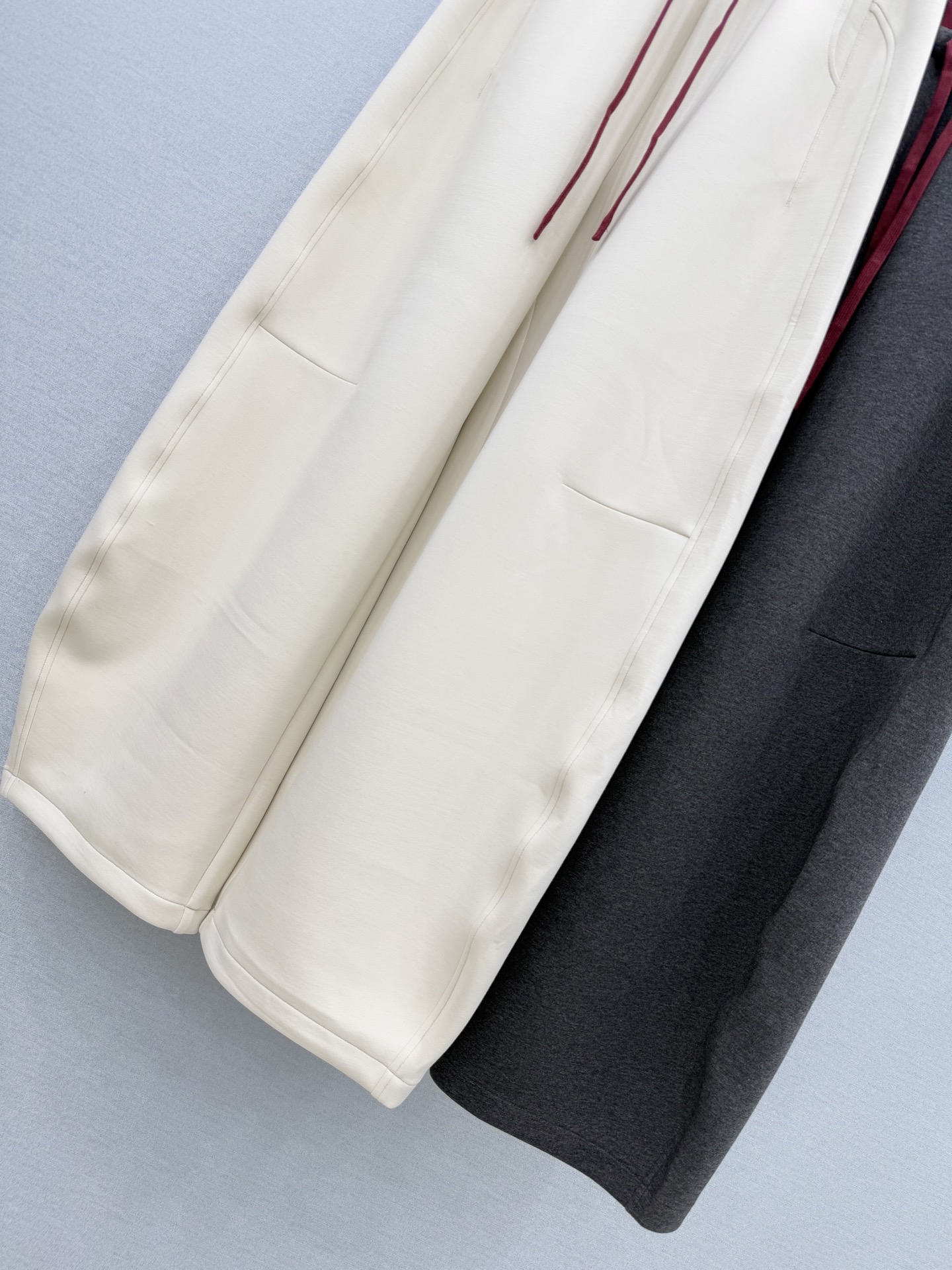 🛒𝐍𝐄𝐖 · 𝟐𝟎𝟐6/爆款现货 【秋冬上新】Miu*｜松紧撞色织带双腰头休闲裤 精致贴标，颜色百搭高级 定制版型尽显高