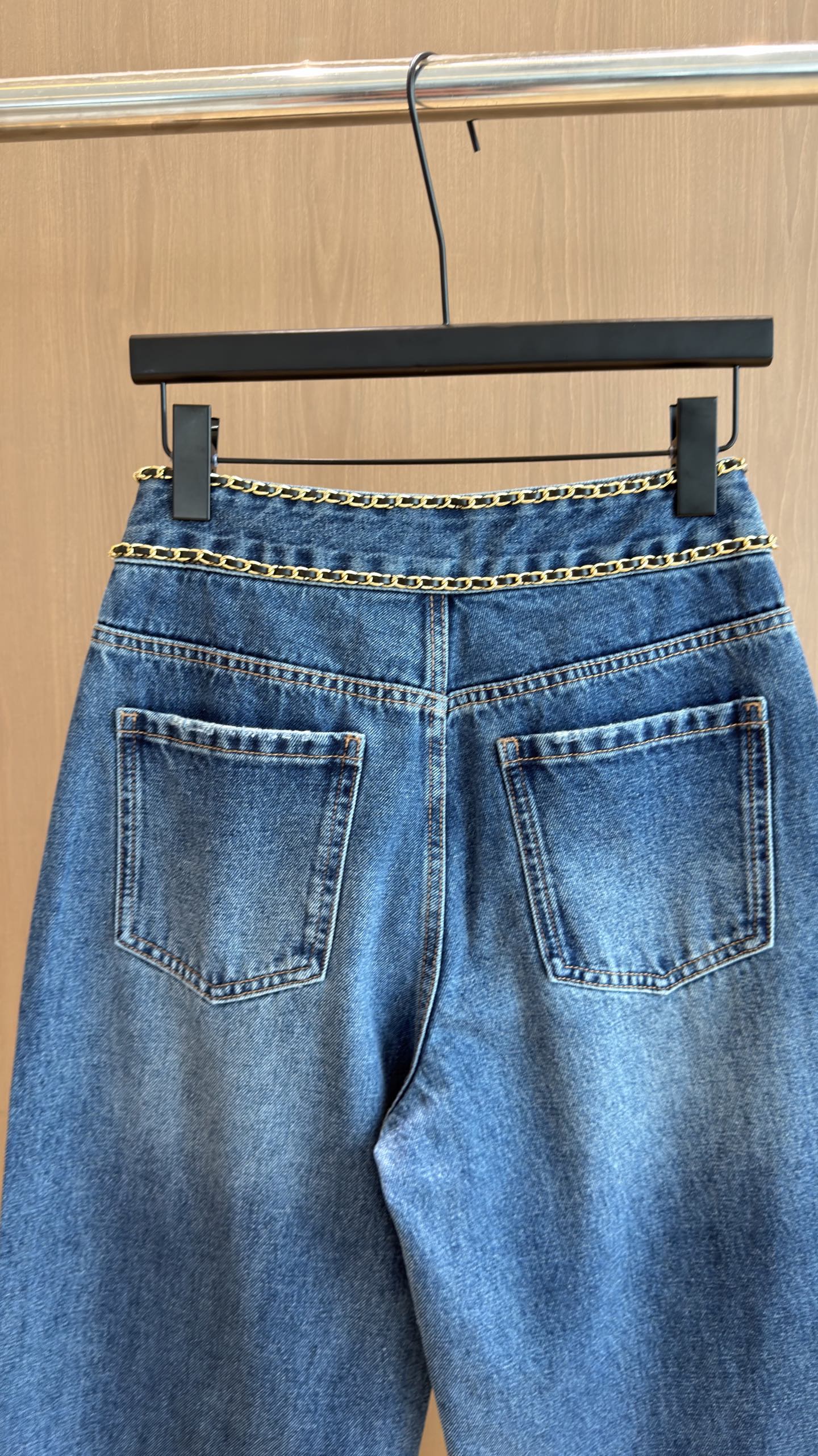 🛒𝐍𝐄𝐖 · 𝟐𝟎𝟐6/爆款现货 【秋冬上新】设计师｜26新款链条装饰直筒牛仔裤 爆单款  气质女神必入  定制专属图文