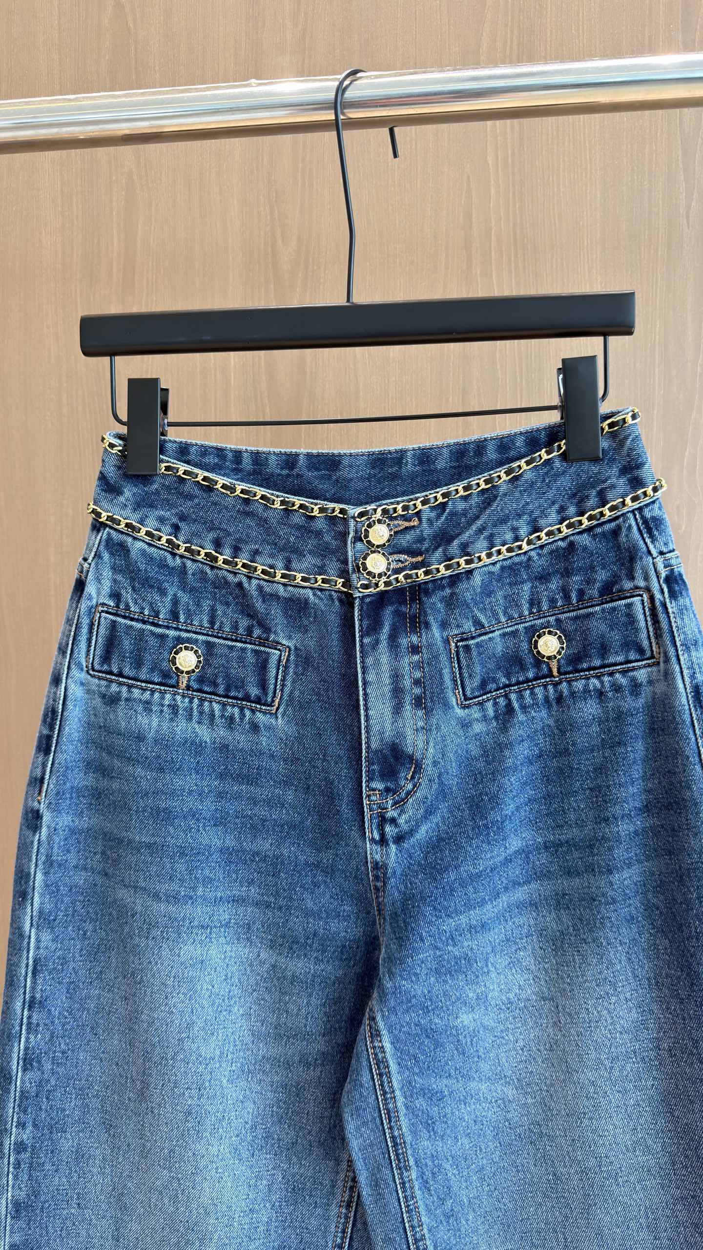 🛒𝐍𝐄𝐖 · 𝟐𝟎𝟐6/爆款现货 【秋冬上新】设计师｜26新款链条装饰直筒牛仔裤 爆单款  气质女神必入  定制专属图文
