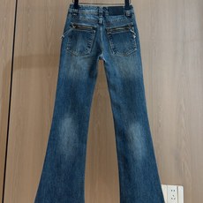 🛒𝐍𝐄𝐖 · 𝟐𝟎𝟐6/爆款现货 【秋冬新款】设计师|精致拉链口袋微喇牛仔裤 采用高端定制面料,牛仔穿起来非常舒适,常规 🛒𝐍𝐄𝐖 · 𝟐𝟎𝟐6/爆款现货 【秋冬新款】设计师|精致拉链口袋微喇牛仔裤 采用高端定制面料,牛仔穿起来非常舒适,常规