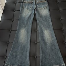 🛒𝐍𝐄𝐖 · 𝟐𝟎𝟐6/爆款现货 【秋冬新款】设计师|精致拉链口袋微喇牛仔裤 采用高端定制面料,牛仔穿起来非常舒适,常规 🛒𝐍𝐄𝐖 · 𝟐𝟎𝟐6/爆款现货 【秋冬新款】设计师|精致拉链口袋微喇牛仔裤 采用高端定制面料,牛仔穿起来非常舒适,常规