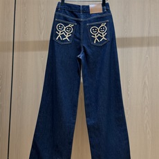 🛒𝐍𝐄𝐖 · 𝟐𝟎𝟐6/爆款现货 【秋冬上新】设计师|26新款火柴人刺绣直筒牛仔裤 爆单款 气质女神必入 定制专属图 🛒𝐍𝐄𝐖 · 𝟐𝟎𝟐6/爆款现货 【秋冬上新】设计师|26新款火柴人刺绣直筒牛仔裤 爆单款 气质女神必入 定制专属图
