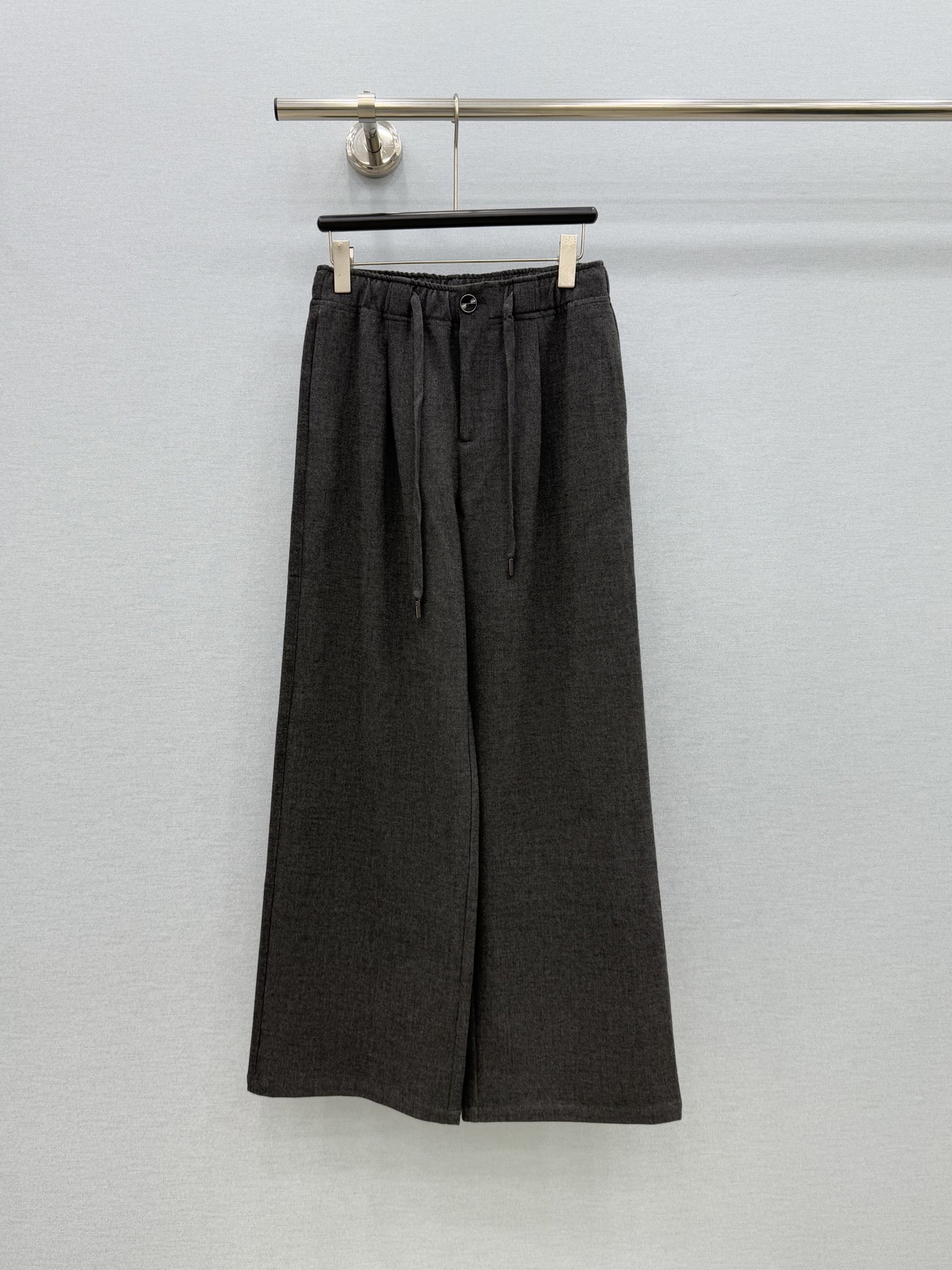 🛒𝐍𝐄𝐖 · 𝟐𝟎𝟐6/爆款现货 【秋冬上新】Pra*｜松紧抽绳休闲裤 颜色百搭高级 定制版型尽显高级随意感 视觉盛宴 