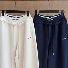 🛒𝐍𝐄𝐖 · 𝟐𝟎𝟐5/爆款现货 【秋冬上新】Mi*|抽绳松紧撞色字母腰头运动休闲裤 定制最新面料,精致贴标刺绣 日常 🛒𝐍𝐄𝐖 · 𝟐𝟎𝟐5/爆款现货 【秋冬上新】Mi*|抽绳松紧撞色字母腰头运动休闲裤 定制最新面料,精致贴标刺绣 日常