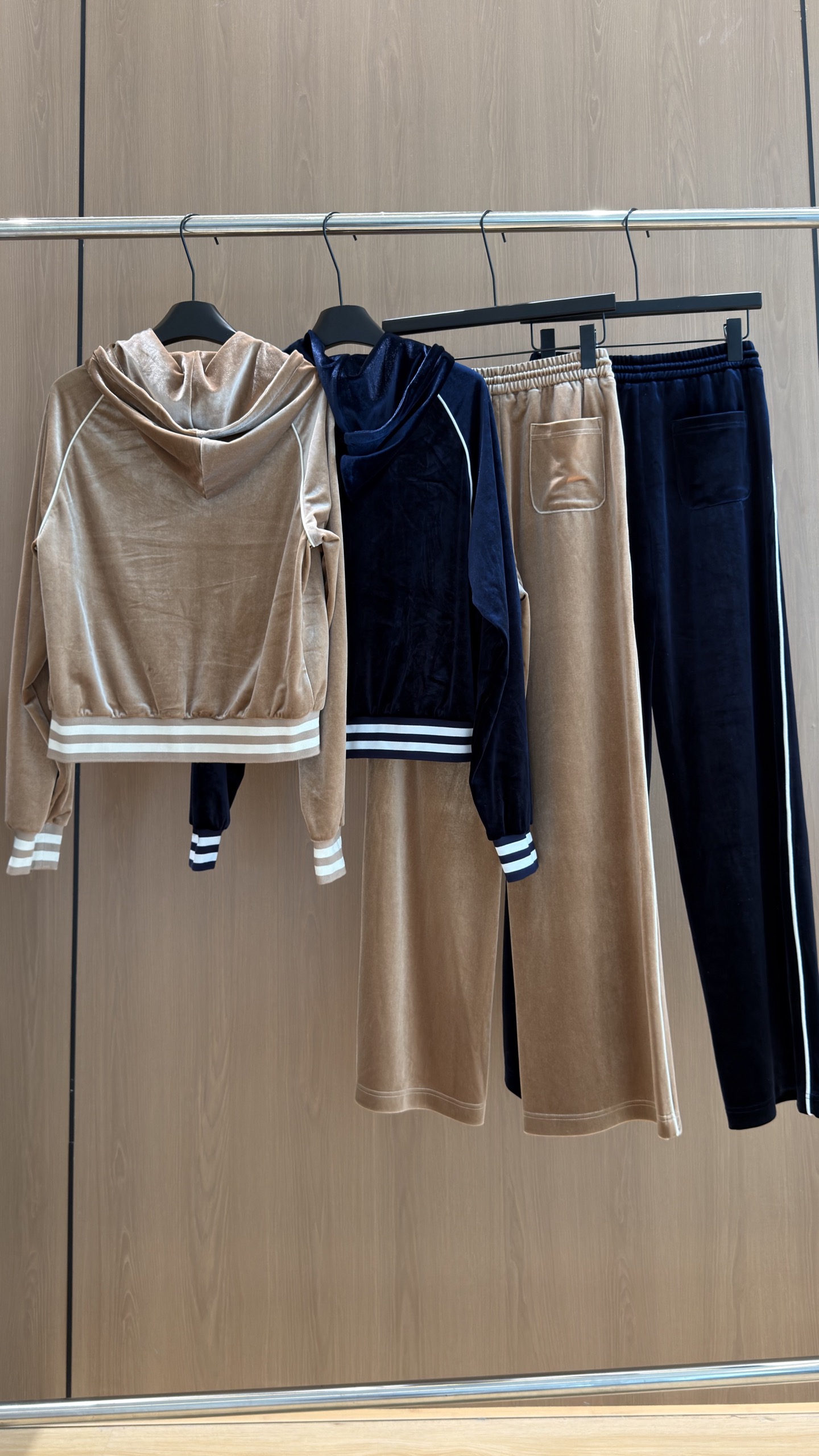 🛒𝐍𝐄𝐖 · 𝟐𝟎𝟐6/爆款现货 【秋冬上新】Celi*｜26新品经典丝绒套装！ 高端定制双拉链带帽上衣  搭配松弛感休