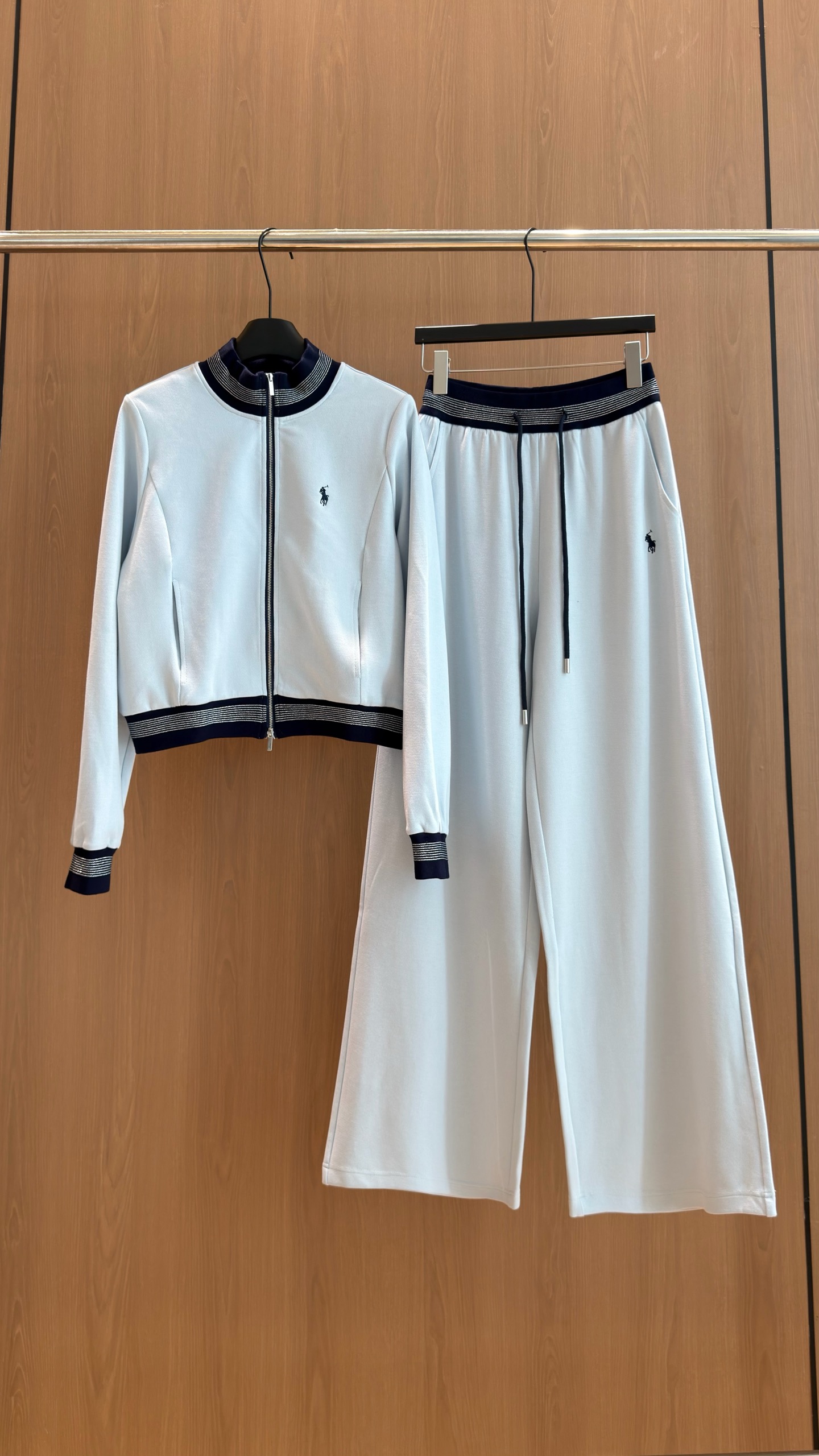 🛒𝐍𝐄𝐖 · 𝟐𝟎𝟐6/爆款现货 【秋冬上新】Po *｜26新品经典骏马刺绣休闲套装！ 高端定制双拉链立领拼接外套  搭