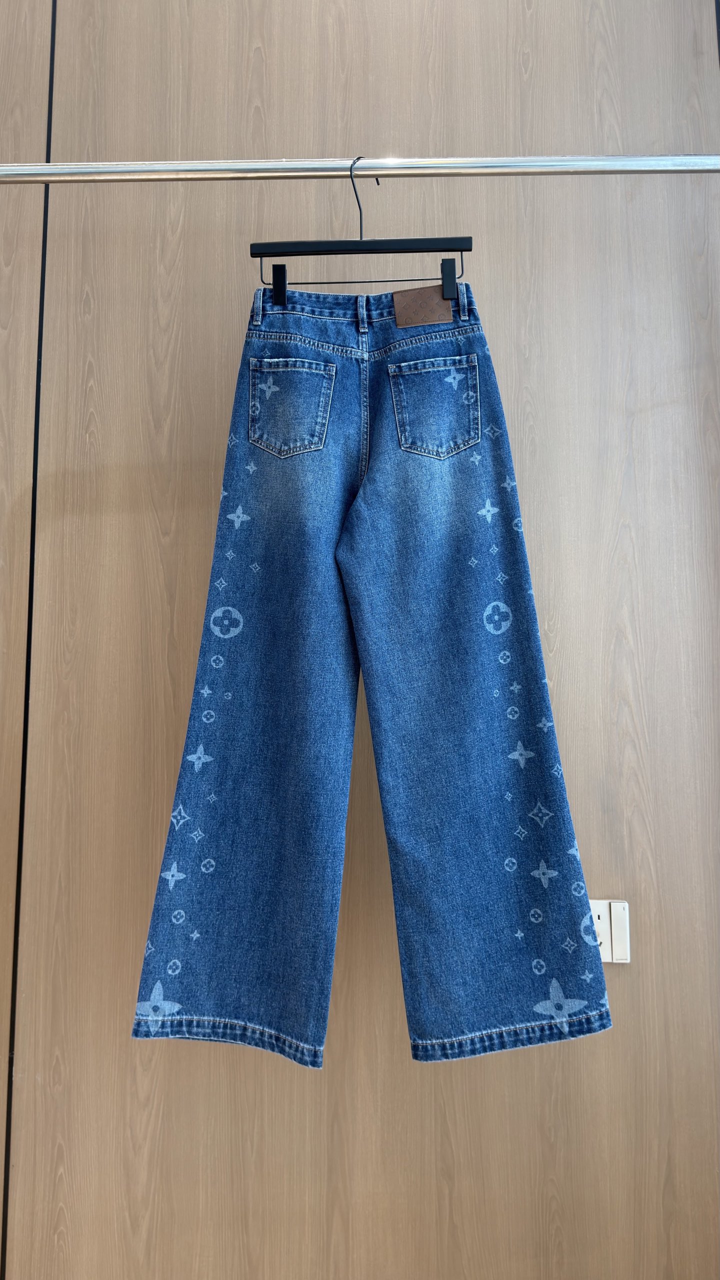 🛒𝐍𝐄𝐖 · 𝟐𝟎𝟐6/爆款现货 【秋冬上新】设计师｜26新款老花印花直筒牛仔裤 爆单款  气质女神必入  定制专属图案