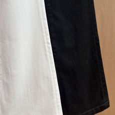 🛒𝐍𝐄𝐖 · 𝟐𝟎𝟐6/爆款现货 【秋冬新款】设计师|经典花朵扣小香风微喇牛仔裤 采用高端定制面料,牛仔穿起来非常舒 🛒𝐍𝐄𝐖 · 𝟐𝟎𝟐6/爆款现货 【秋冬新款】设计师|经典花朵扣小香风微喇牛仔裤 采用高端定制面料,牛仔穿起来非常舒