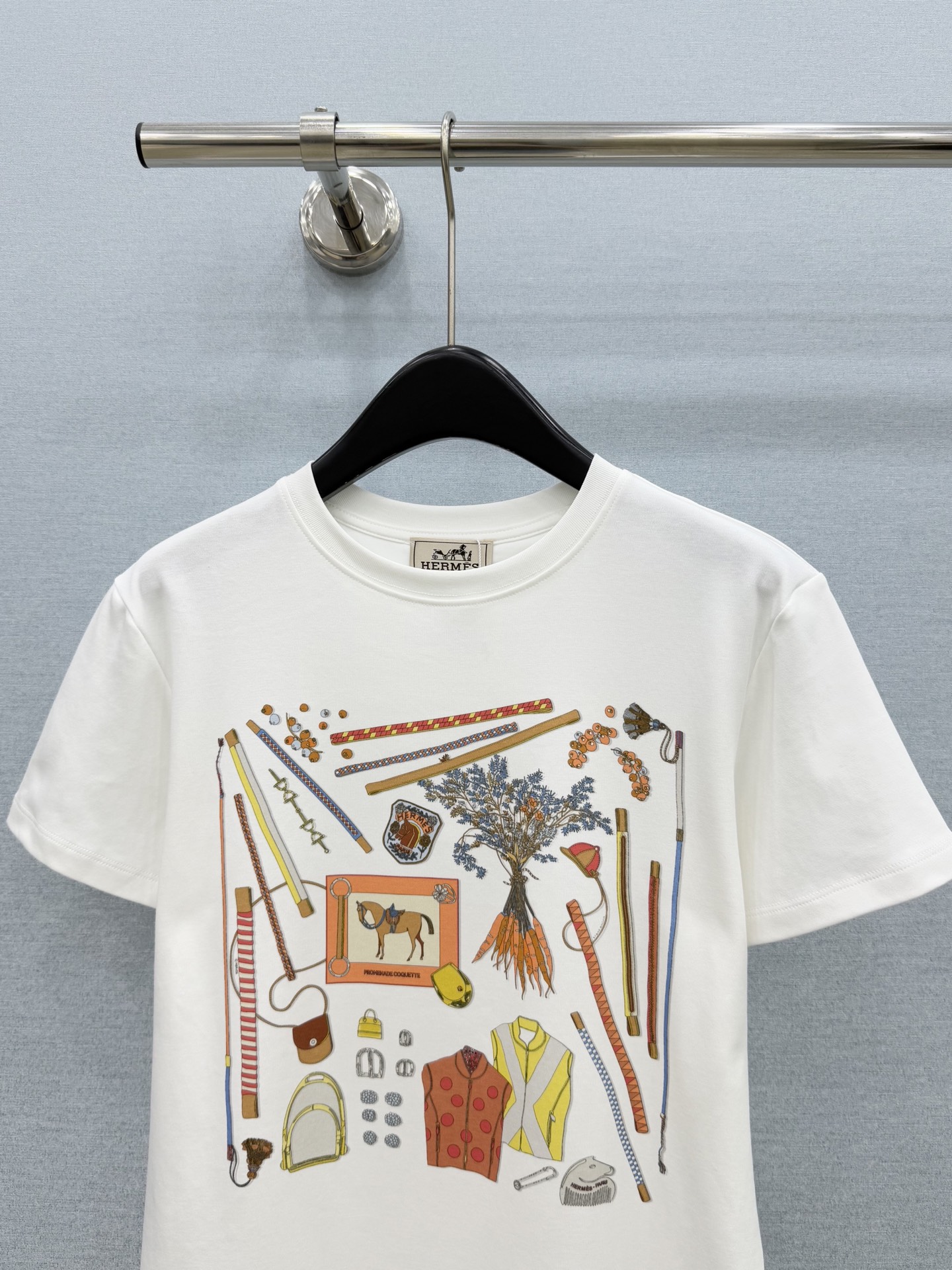 🛒𝐍𝐄𝐖 · 𝟐𝟎𝟐6/爆款现货 【原单品质】Her*｜2026新款印花T恤 高订面料，百搭版型  ，上身的触感谁穿谁知