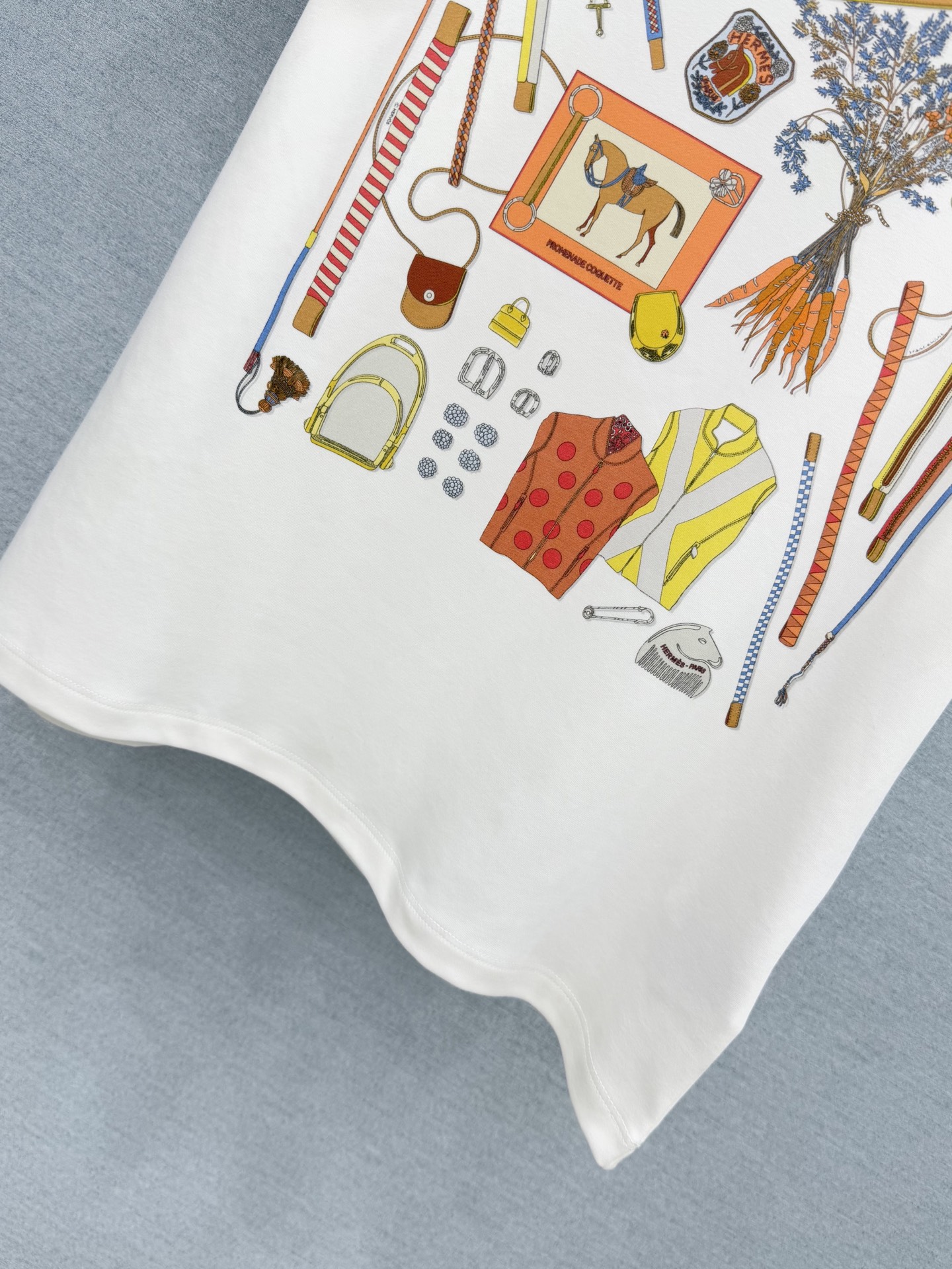 🛒𝐍𝐄𝐖 · 𝟐𝟎𝟐6/爆款现货 【原单品质】Her*｜2026新款印花T恤 高订面料，百搭版型  ，上身的触感谁穿谁知