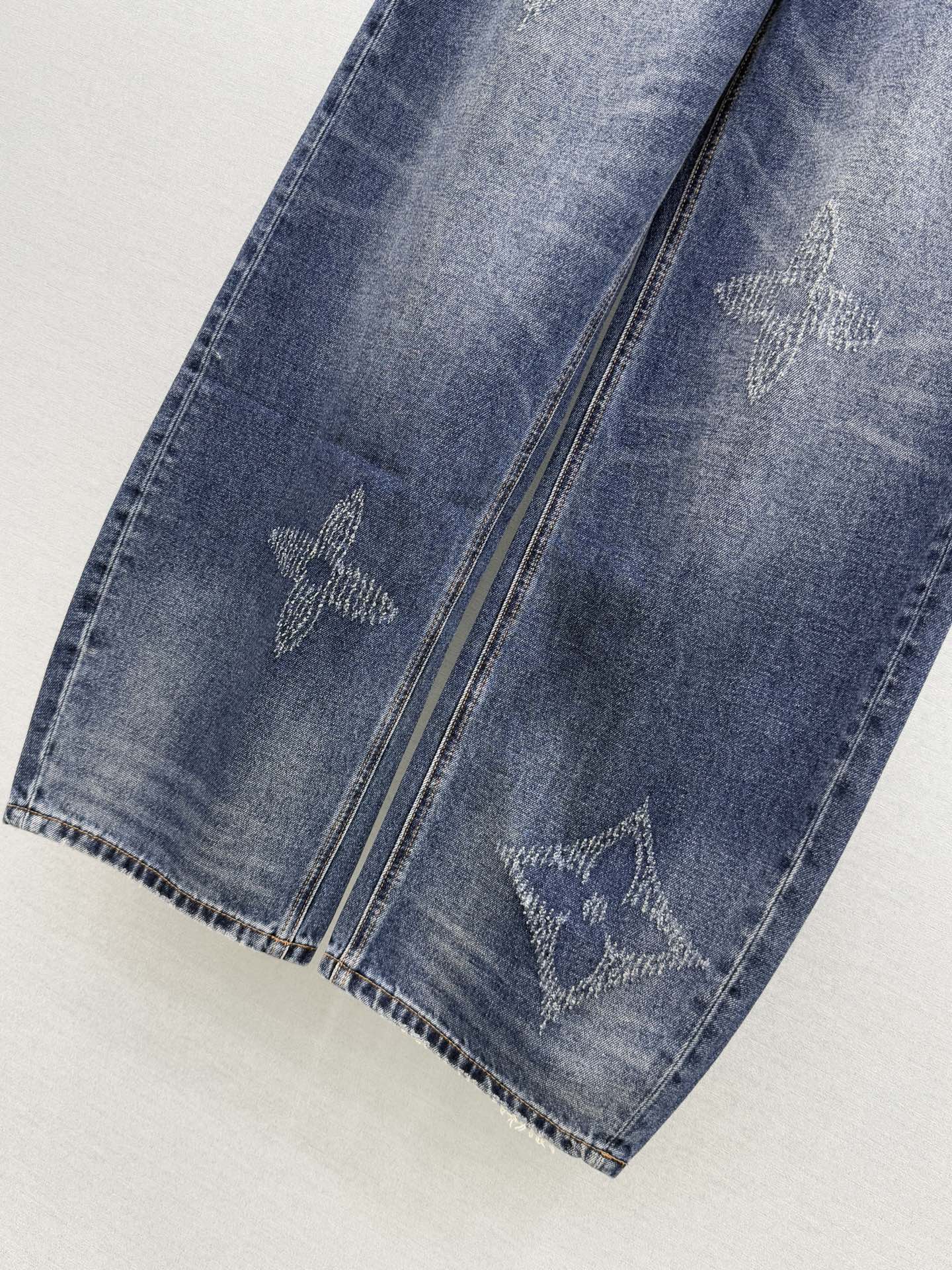 🛒𝐍𝐄𝐖 · 𝟐𝟎𝟐6/爆款现货 【秋冬上新】设计师｜26新款撞色提花镰刀式牛仔裤 爆单款  气质女神必入  定制专属图