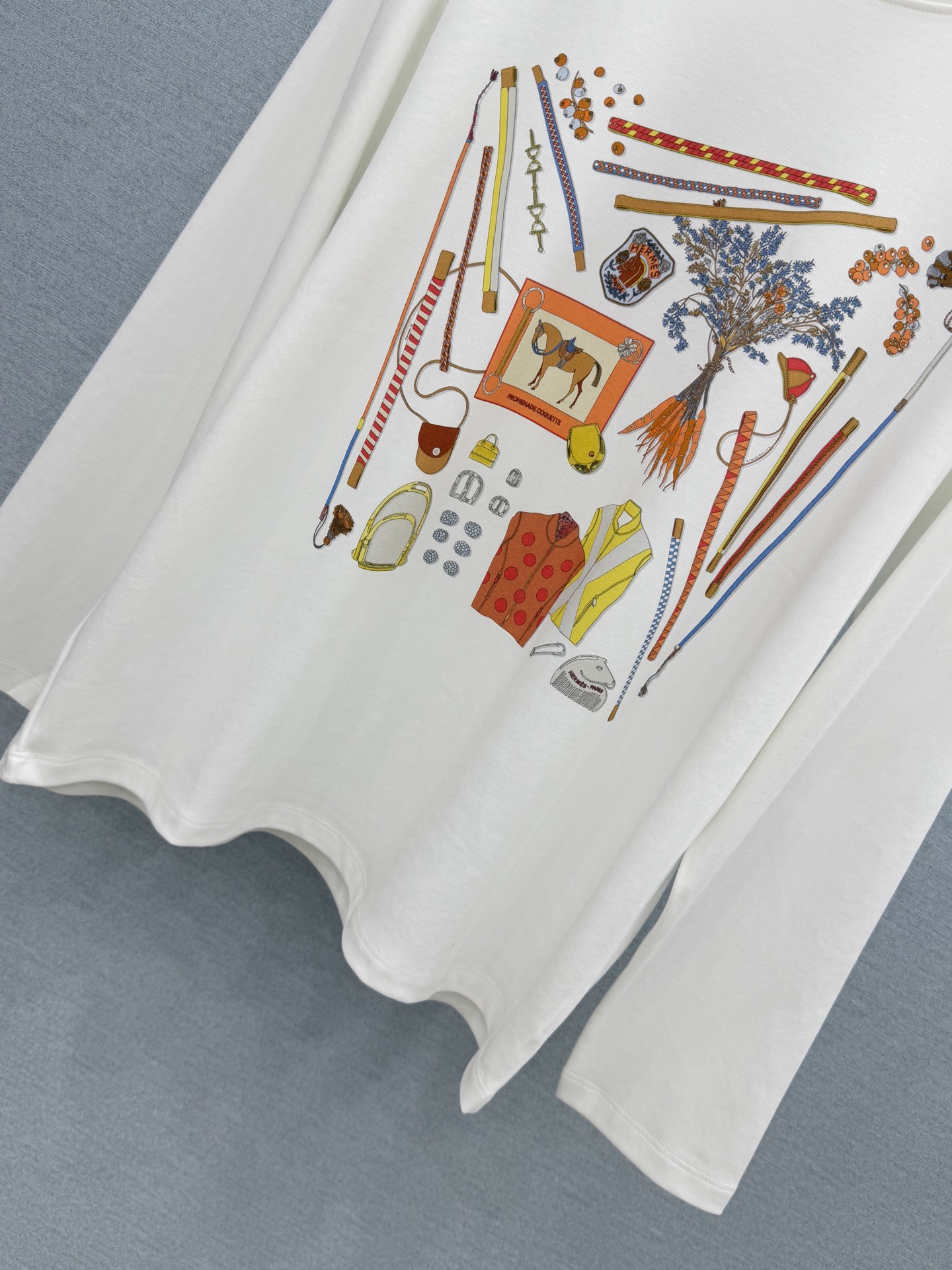 🛒𝐍𝐄𝐖 · 𝟐𝟎𝟐6/爆款现货 【原单品质】Her*｜2026新款印花长袖T恤 高订面料，百搭版型  ，上身的触感谁穿