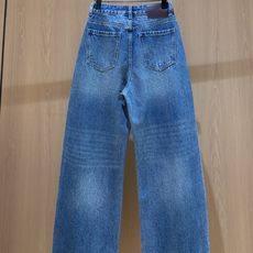 🛒𝐍𝐄𝐖 · 𝟐𝟎𝟐6/爆款现货 【秋冬新款】设计师|手工钻牛仔裤 采用高端定制面料,牛仔穿起来非常舒适,常规设计,包容 🛒𝐍𝐄𝐖 · 𝟐𝟎𝟐6/爆款现货 【秋冬新款】设计师|手工钻牛仔裤 采用高端定制面料,牛仔穿起来非常舒适,常规设计,包容