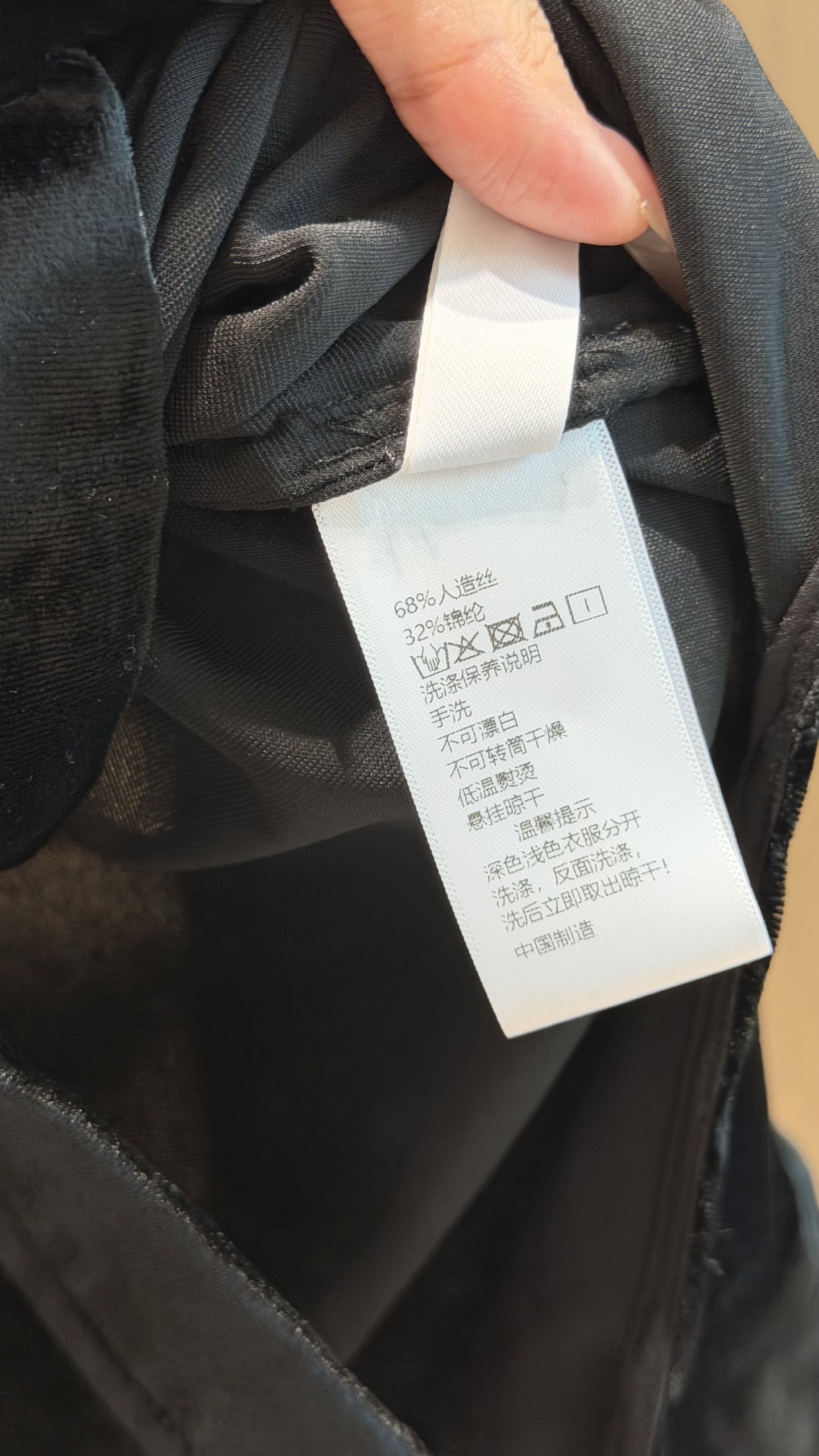 🛒𝐍𝐄𝐖 · 𝟐𝟎𝟐6/爆款现货 【秋冬上新】Ch*｜2026新品中古风丝绒衬衫  定制高端材质 撞色章仔logo点缀 