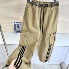 🛒𝐍𝐄𝐖 · 𝟐𝟎𝟐6/爆款现货 【原单品质】Ale*|抽绳工装式双口袋休闲裤 颜色百搭高级 定制版型尽显高级随意感 视 🛒𝐍𝐄𝐖 · 𝟐𝟎𝟐6/爆款现货 【原单品质】Ale*|抽绳工装式双口袋休闲裤 颜色百搭高级 定制版型尽显高级随意感 视