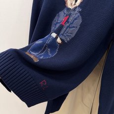 🛒𝐍𝐄𝐖 · 𝟐𝟎𝟐6/爆款现货 【原版定制】小众*|✨藏青色小熊毛衣|早秋氛围感直接拉满 谁能拒绝一件软糯的小熊针织毛 🛒𝐍𝐄𝐖 · 𝟐𝟎𝟐6/爆款现货 【原版定制】小众*|✨藏青色小熊毛衣|早秋氛围感直接拉满 谁能拒绝一件软糯的小熊针织毛