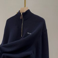 🛒𝐍𝐄𝐖 · 𝟐𝟎𝟐6/爆款现货 【原版定制】Mi*|✨藏青色半拉链毛衣|早秋氛围感直接拉满 谁能拒绝一件软糯的针织毛衣 🛒𝐍𝐄𝐖 · 𝟐𝟎𝟐6/爆款现货 【原版定制】Mi*|✨藏青色半拉链毛衣|早秋氛围感直接拉满 谁能拒绝一件软糯的针织毛衣