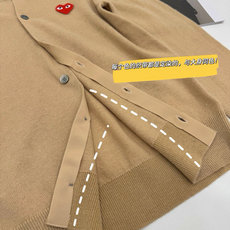 🛒𝐍𝐄𝐖 · 𝟐𝟎𝟐6/爆款现货 【原版定制】小众*|经典纯色爱心章仔贴布绣开衫✨永不过时的少女风 真的很难拒绝这件针织 🛒𝐍𝐄𝐖 · 𝟐𝟎𝟐6/爆款现货 【原版定制】小众*|经典纯色爱心章仔贴布绣开衫✨永不过时的少女风 真的很难拒绝这件针织
