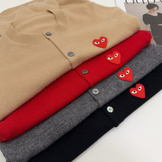 🛒𝐍𝐄𝐖 · 𝟐𝟎𝟐6/爆款现货 【原版定制】小众*|经典纯色爱心章仔贴布绣开衫✨永不过时的少女风 真的很难拒绝这件针织 🛒𝐍𝐄𝐖 · 𝟐𝟎𝟐6/爆款现货 【原版定制】小众*|经典纯色爱心章仔贴布绣开衫✨永不过时的少女风 真的很难拒绝这件针织