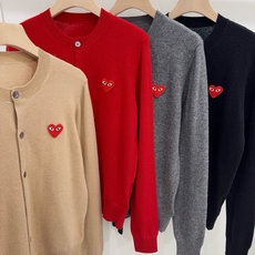 🛒𝐍𝐄𝐖 · 𝟐𝟎𝟐6/爆款现货 【原版定制】小众*|经典纯色爱心章仔贴布绣开衫✨永不过时的少女风 真的很难拒绝这件针织 🛒𝐍𝐄𝐖 · 𝟐𝟎𝟐6/爆款现货 【原版定制】小众*|经典纯色爱心章仔贴布绣开衫✨永不过时的少女风 真的很难拒绝这件针织
