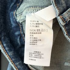 🛒𝐍𝐄𝐖 · 𝟐𝟎𝟐6/爆款现货 【秋冬新款】设计师|撞色金属V微喇牛仔裤 采用高端定制面料,牛仔穿起来非常舒适,常规设 🛒𝐍𝐄𝐖 · 𝟐𝟎𝟐6/爆款现货 【秋冬新款】设计师|撞色金属V微喇牛仔裤 采用高端定制面料,牛仔穿起来非常舒适,常规设