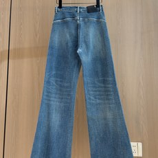 🛒𝐍𝐄𝐖 · 𝟐𝟎𝟐6/爆款现货 【秋冬新款】R13|经典刺绣微喇牛仔裤 采用高端定制面料,牛仔穿起来非常舒适,常规 🛒𝐍𝐄𝐖 · 𝟐𝟎𝟐6/爆款现货 【秋冬新款】R13|经典刺绣微喇牛仔裤 采用高端定制面料,牛仔穿起来非常舒适,常规