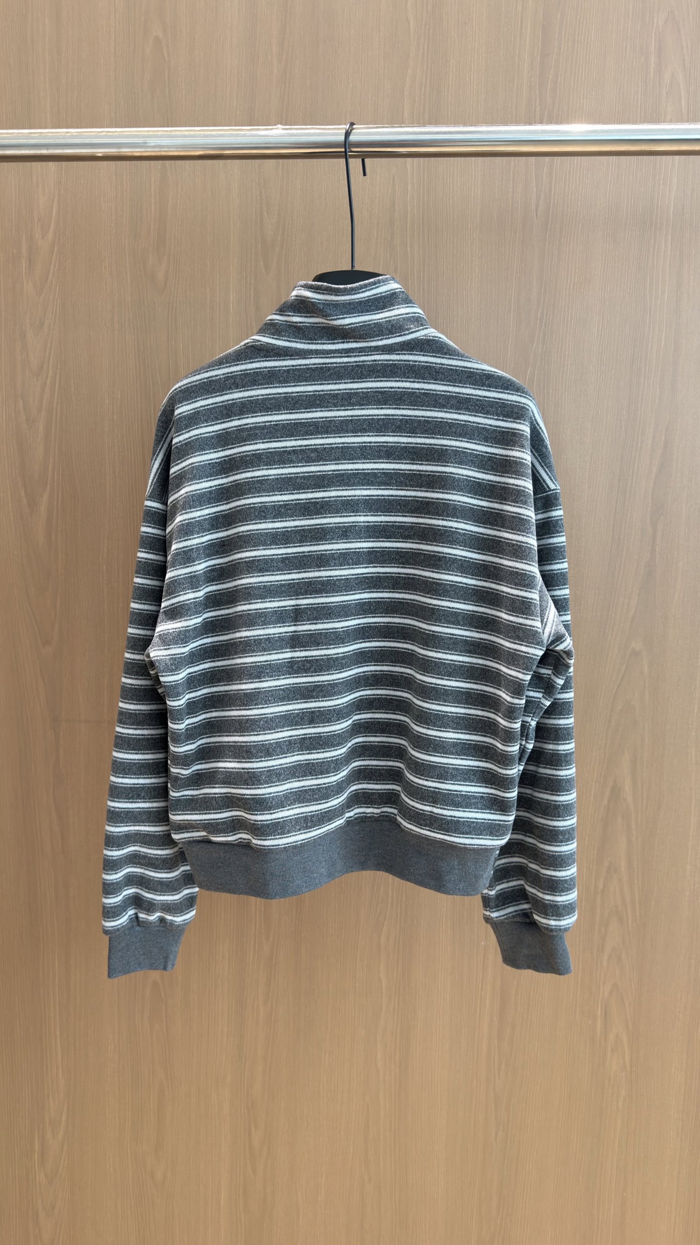 🛒𝐍𝐄𝐖 · 𝟐𝟎𝟐6/爆款现货 【秋冬上新】Ch*｜✨中古风早秋慵懒条纹套装｜松弛感拿捏住 灰调条纹自带低调氛围感 半