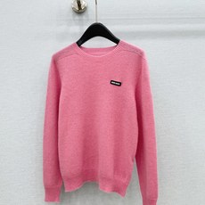 🛒𝐍𝐄𝐖 · 𝟐𝟎𝟐6/爆款现货 【原版定制】Mi*|✨羊绒贴标圆领毛衣|早秋氛围感直接拉满 谁能拒绝一件软糯的针织毛衣 🛒𝐍𝐄𝐖 · 𝟐𝟎𝟐6/爆款现货 【原版定制】Mi*|✨羊绒贴标圆领毛衣|早秋氛围感直接拉满 谁能拒绝一件软糯的针织毛衣