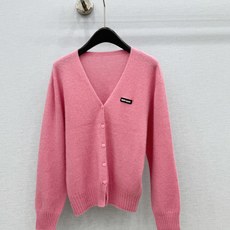 🛒𝐍𝐄𝐖 · 𝟐𝟎𝟐6/爆款现货 【原版定制】Mi*|✨羊绒贴标毛衣外套|早秋氛围感直接拉满 谁能拒绝一件软糯的针织毛衣 🛒𝐍𝐄𝐖 · 𝟐𝟎𝟐6/爆款现货 【原版定制】Mi*|✨羊绒贴标毛衣外套|早秋氛围感直接拉满 谁能拒绝一件软糯的针织毛衣