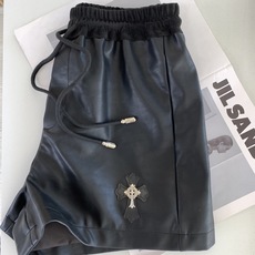 🛒𝐍𝐄𝐖 · 𝟐𝟎𝟐6/爆款现货 【原单品质 】设计师| 抽绳贴标皮短裤 采用高端定制面料,面料穿起来非常舒适,常规设计 🛒𝐍𝐄𝐖 · 𝟐𝟎𝟐6/爆款现货 【原单品质 】设计师| 抽绳贴标皮短裤 采用高端定制面料,面料穿起来非常舒适,常规设计