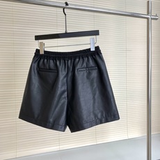 🛒𝐍𝐄𝐖 · 𝟐𝟎𝟐6/爆款现货 【原单品质 】设计师| 抽绳贴标皮短裤 采用高端定制面料,面料穿起来非常舒适,常规设计 🛒𝐍𝐄𝐖 · 𝟐𝟎𝟐6/爆款现货 【原单品质 】设计师| 抽绳贴标皮短裤 采用高端定制面料,面料穿起来非常舒适,常规设计